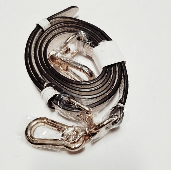 henri bendel Accessories - Henri Bendel‎ Leather Adjustable detachable shoulder strap